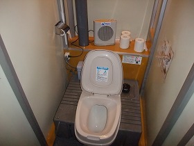 仮設トイレ