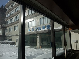 ホテル層雲玄関
