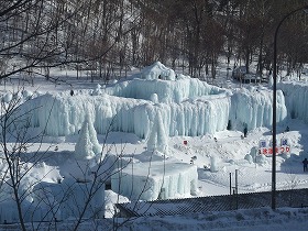 氷瀑まつりの朝