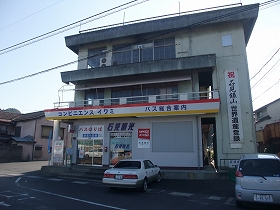 大田市駅向かいのバスセンター