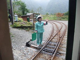 쐬