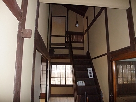 地人協会建物3