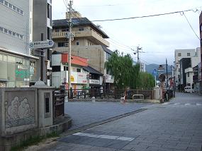 厳原市街