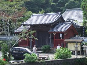 万松院山門